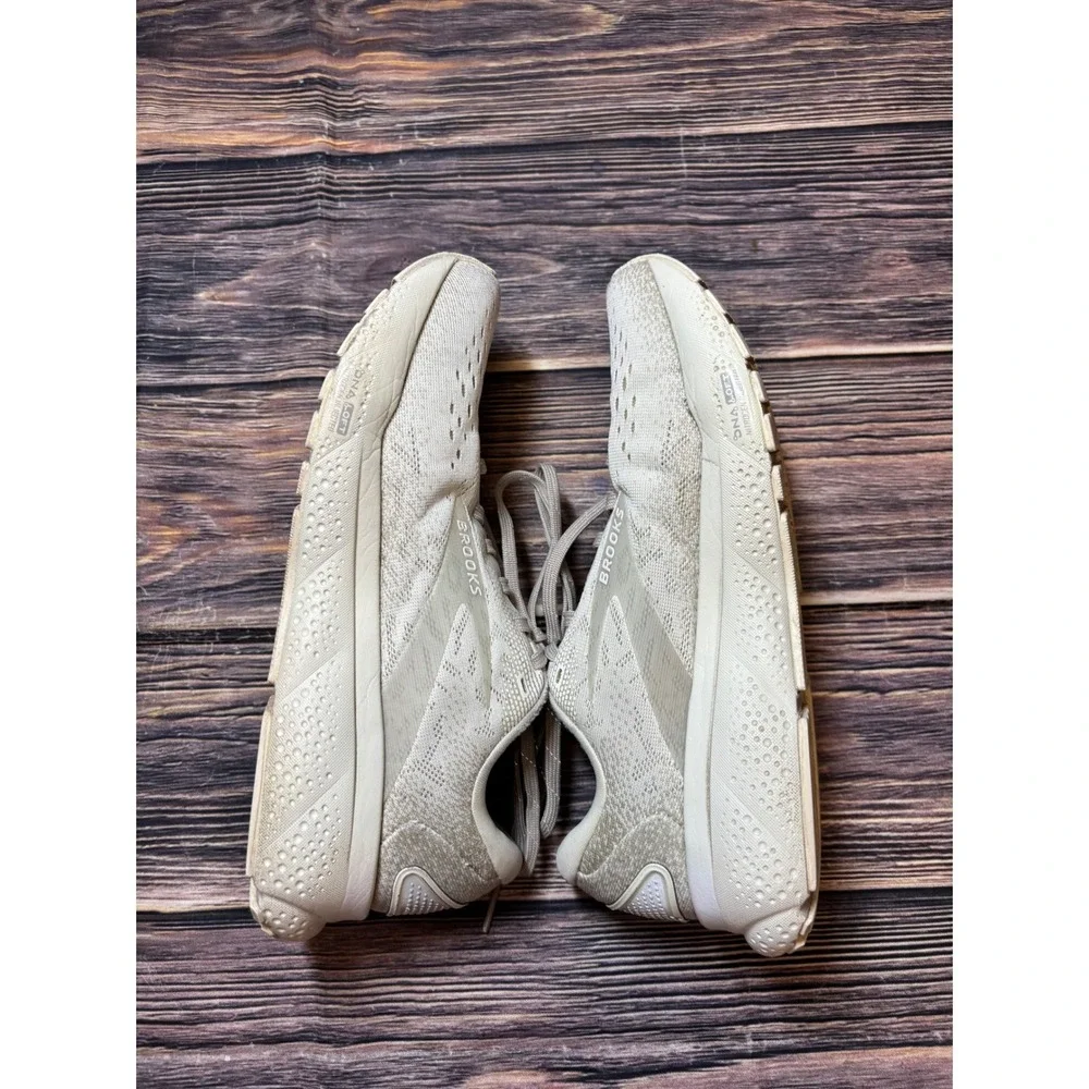 Brooks Ghost 14 NYC Running Shoes Womens 8 Cream Oyster Walking Comfort